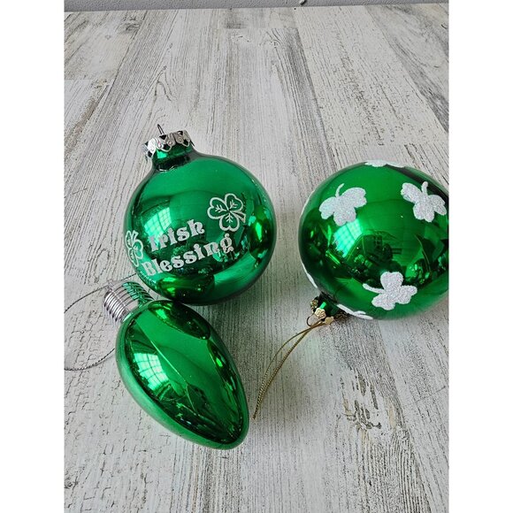 Clover St Patrick's Day glitter white ball ornament light bulb three-leaf clover - Picture 1 of 14